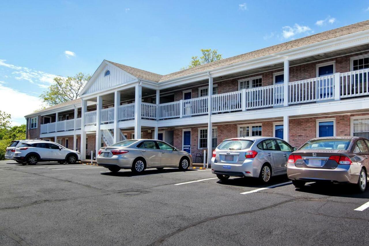 Cape Cod Harbor House Inn Hyannis Exterior foto
