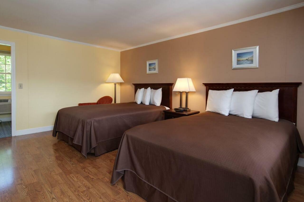 Cape Cod Harbor House Inn Hyannis Exterior foto