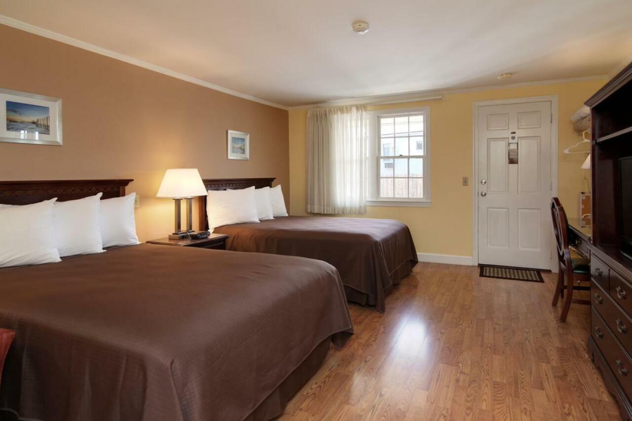 Cape Cod Harbor House Inn Hyannis Exterior foto