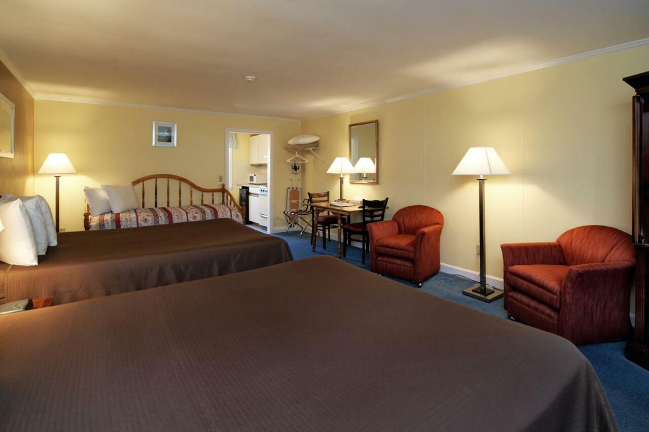 Cape Cod Harbor House Inn Hyannis Exterior foto