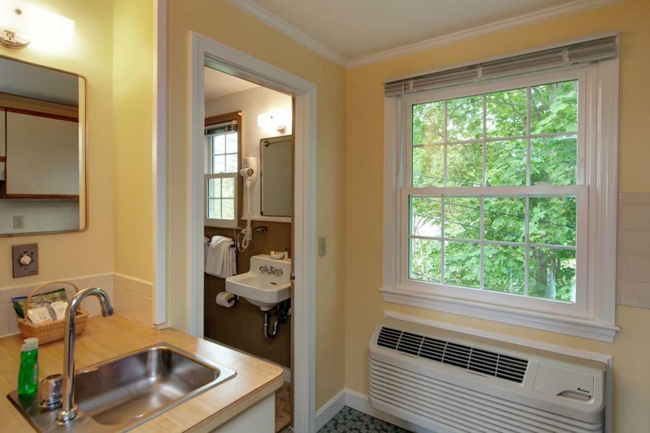 Cape Cod Harbor House Inn Hyannis Exterior foto